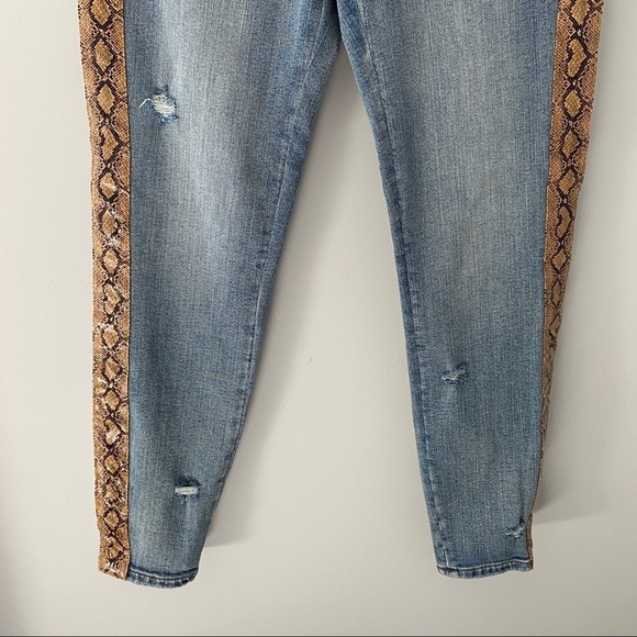 BLANKNYC The Bond Python Print Trim Skinny Jeans - Picture 5 of 12